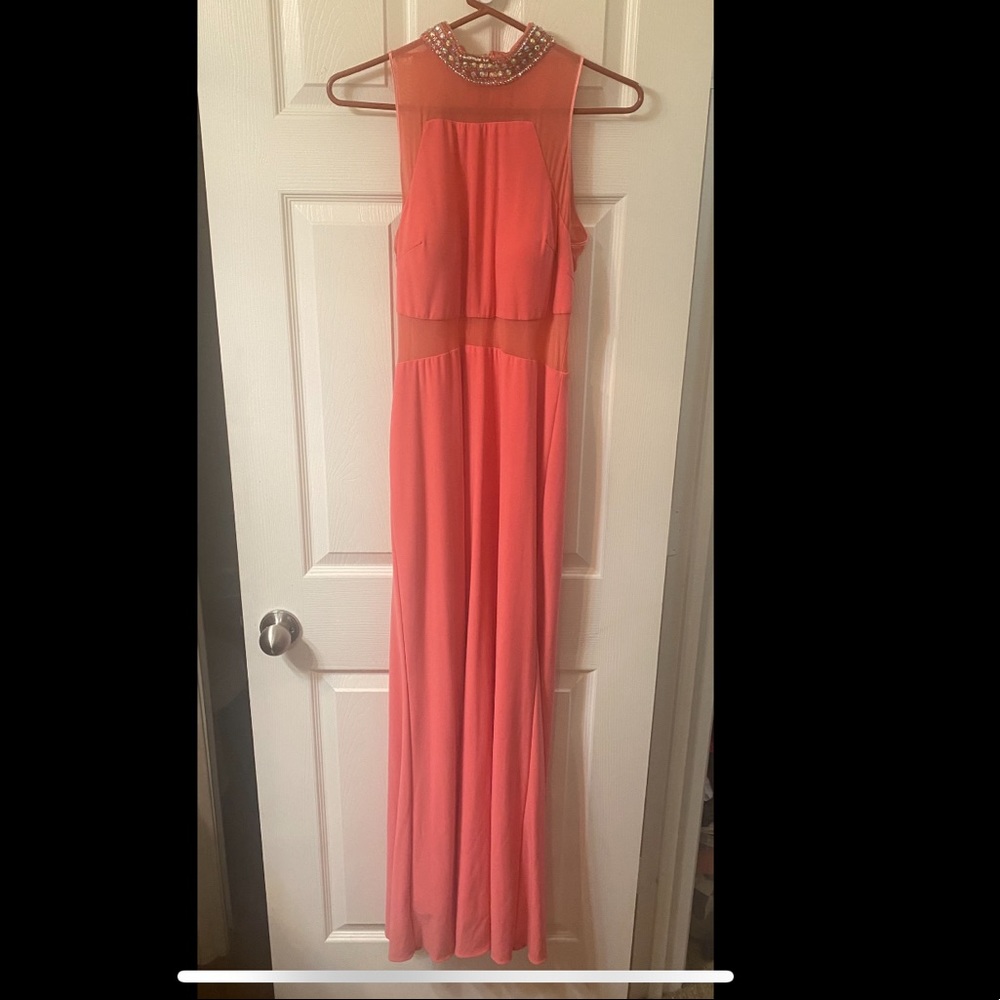 This is a formal/prom dress 👗